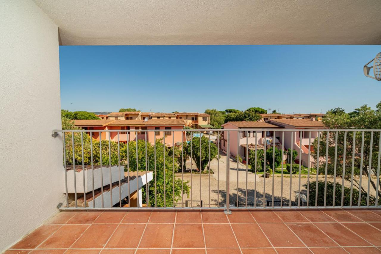 Appartamento Residenziale Trilocale 6 Posti Letto Via Oristano San Teodoro  Exterior foto