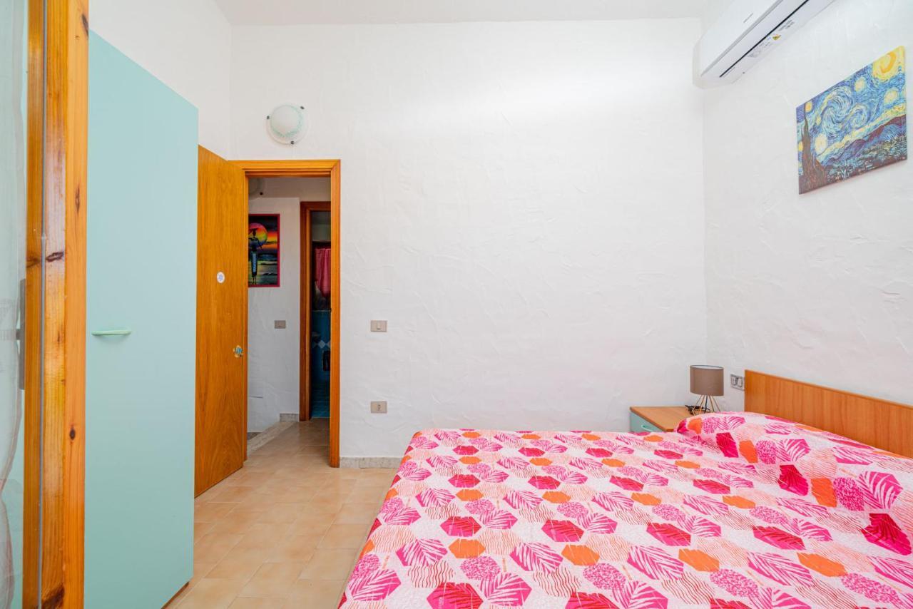 Appartamento Residenziale Trilocale 6 Posti Letto Via Oristano San Teodoro  Exterior foto